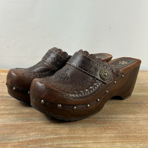 SO Shoes - Boho hippie SO heeled wood sole tooled faux leather slip on mule clogs, 8.5